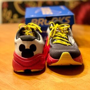 Brooks Ghost Max 2 runDisney Mickey Mouse - Men’s size 10 Regular